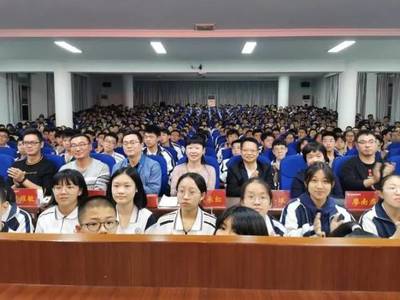 中山大学福建招生组赴漳州市开展招生宣传活动